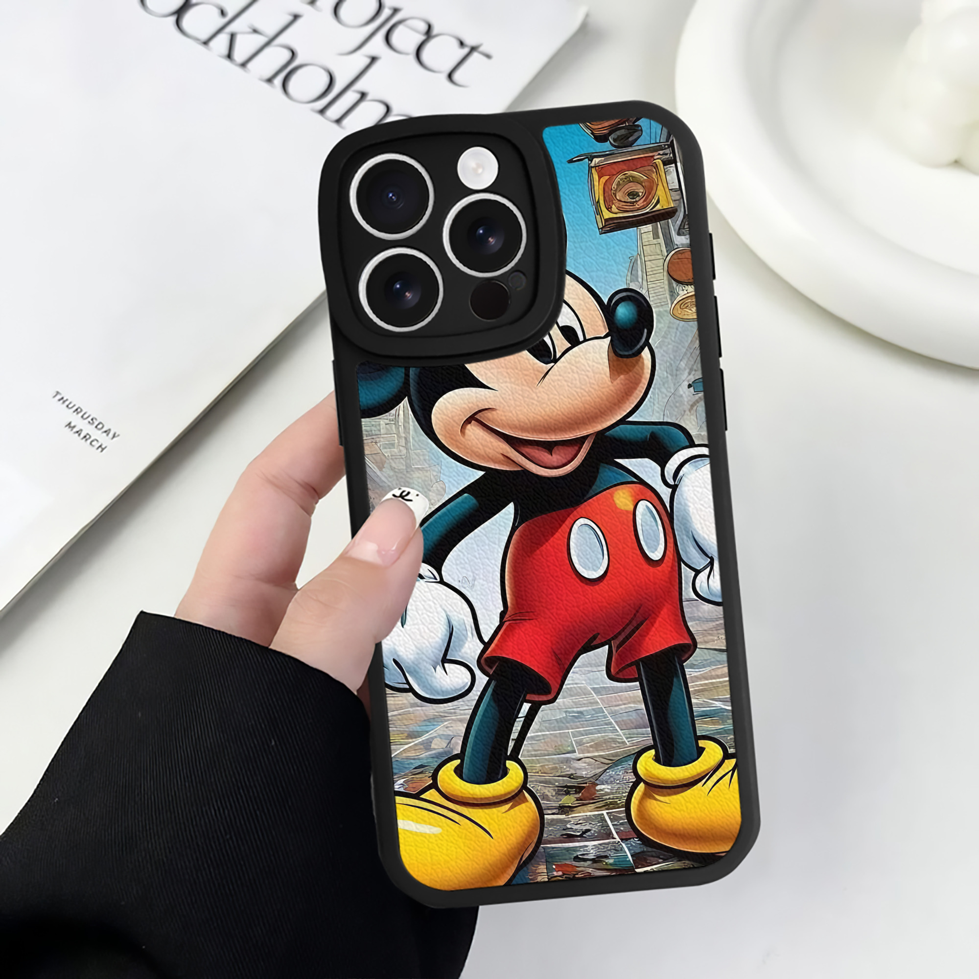 （画像用） ミッキーマウス Mickey Mouse 【iPhone 16シリーズ対応】シリコンスマホケース（レザー調） 材質：シリコン